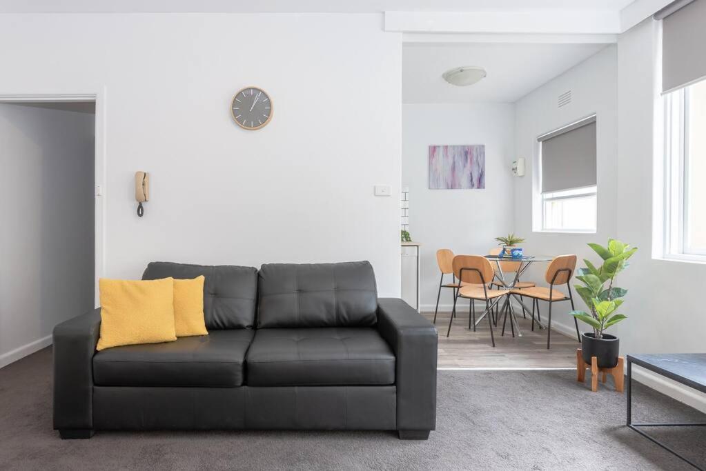 Sunny Days Getaway In The Heart Of East St Kilda Apartment